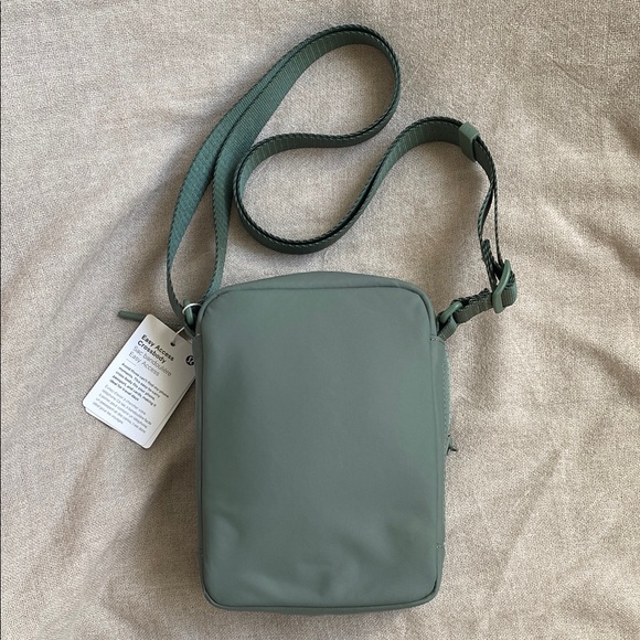 Lululemon Easy Access Crossbody Bag - Picture 4 of 5
